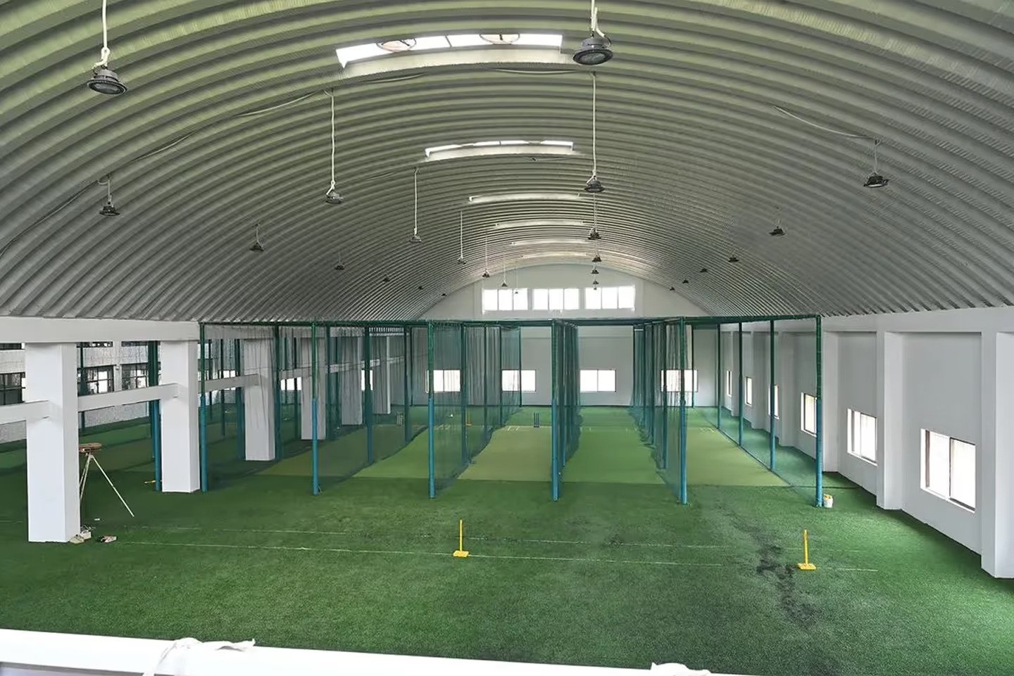 Warehouse clear span roofing interior